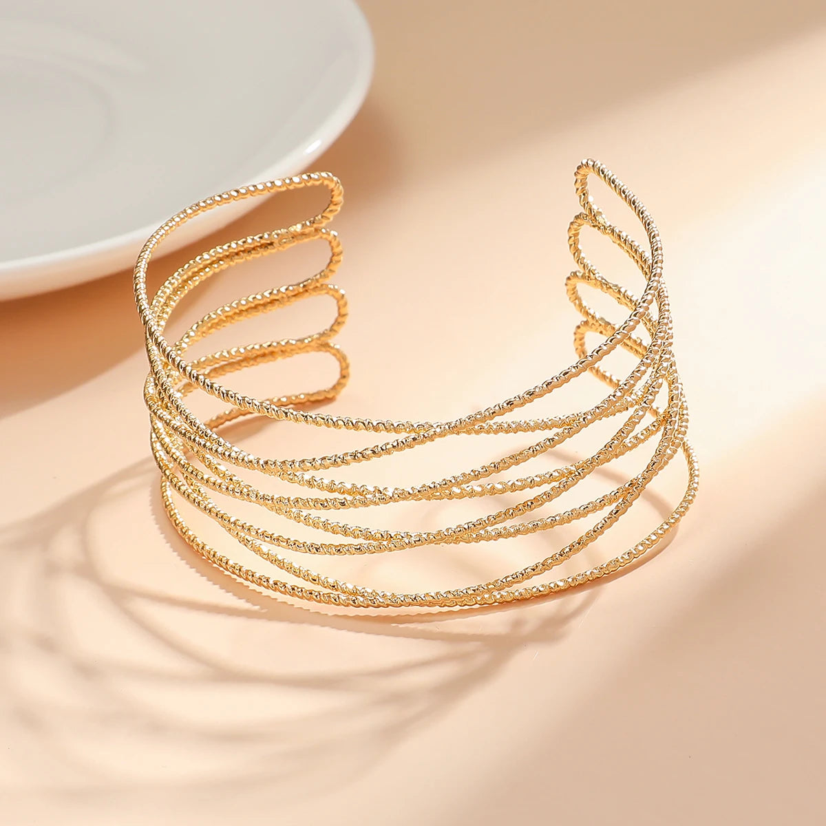 Vintage Hyperbolic Layered Gold Plated Wide Wire Bracelet Cuff Bangle for Women Exaggerated Wrist Wrap Bangle Hand Jewelry Gift