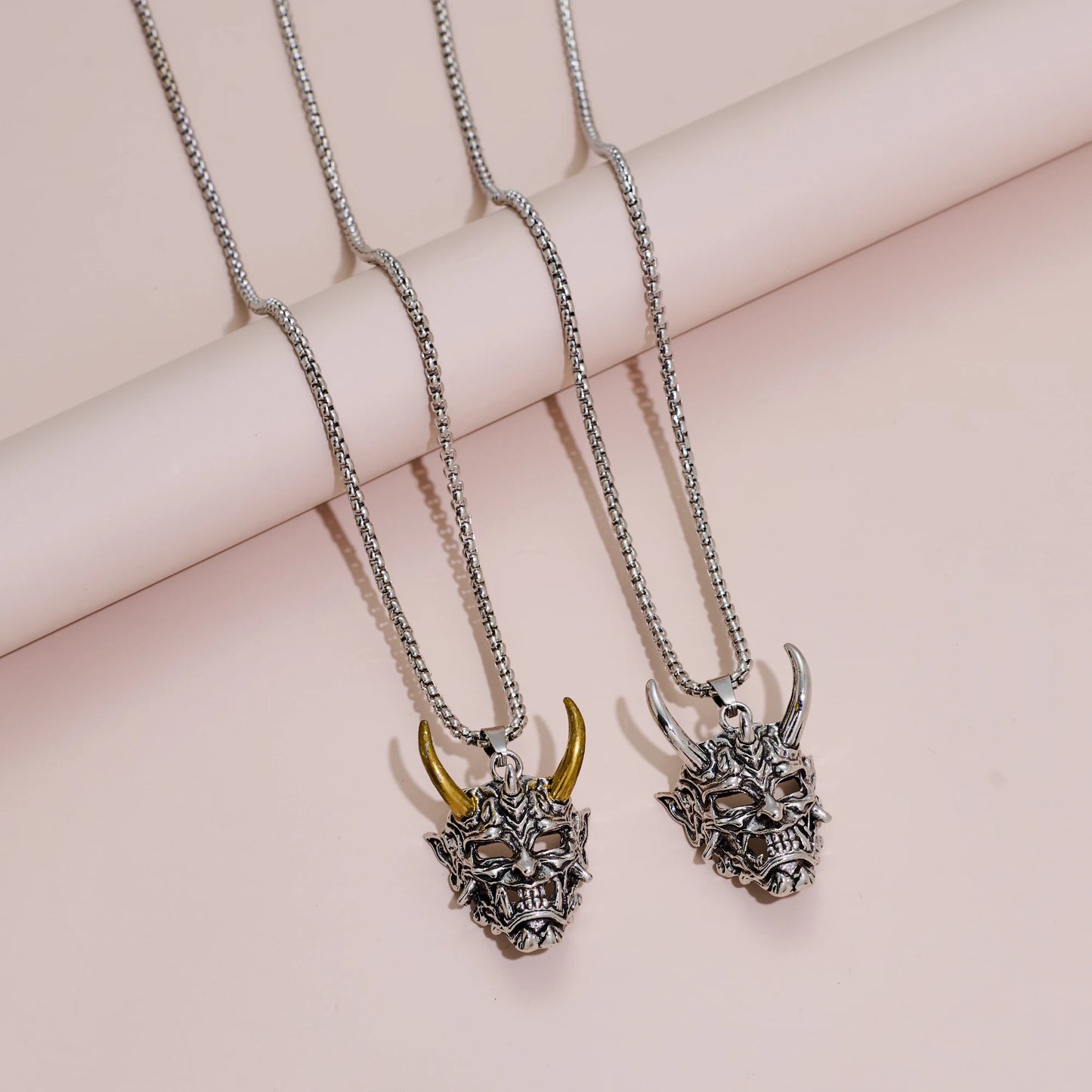 Vintage Punk Demon Mask Samurai Ghost Pendant Necklace Men's and Women's Long Chain Hip Hop Rock Party Necklace Gift Accessories
