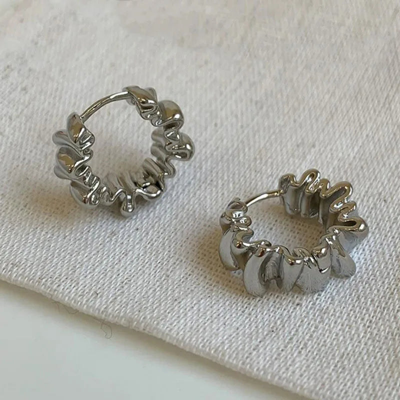 Geometric Irregular Round Hoop Earrings for Girl Unique Design Wrinkled Wave Earring Retro High-end Jewelry Wholesale Daily Wear